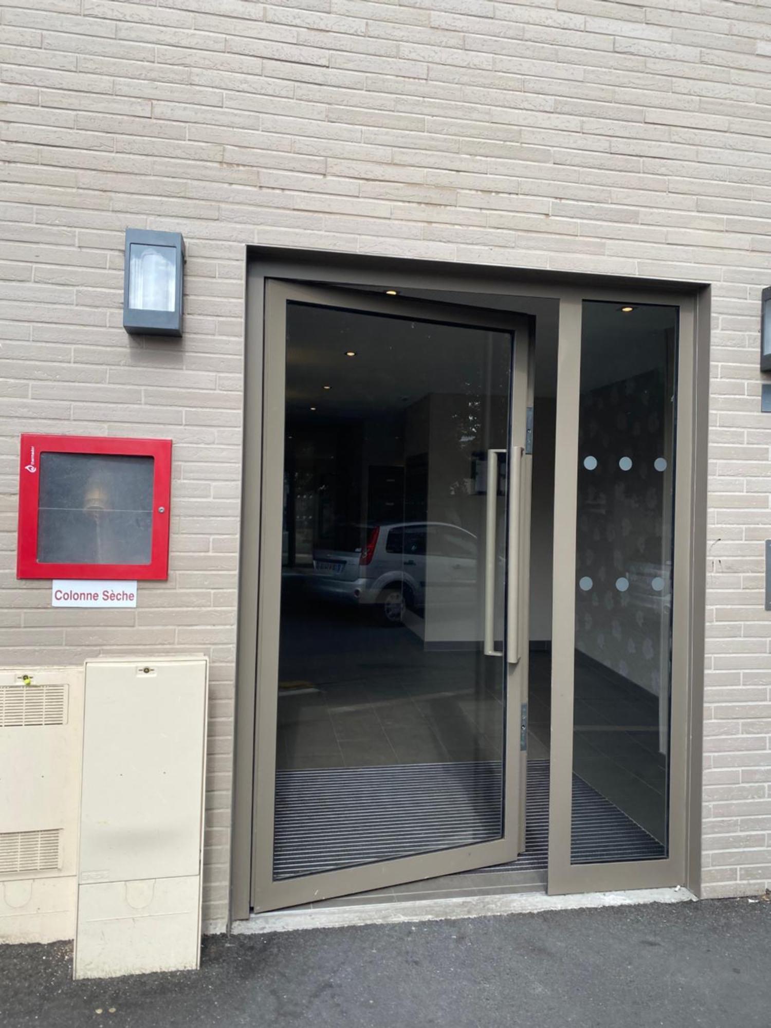 Charme Citadin Apartment Villemomble Exterior photo